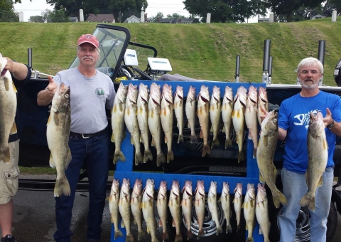 blue-dolphin-walleye-customer-2015-12