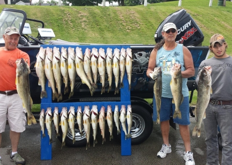 blue-dolphin-walleye-customer-2015-14