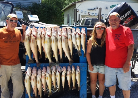 blue-dolphin-walleye-customer-2015-22