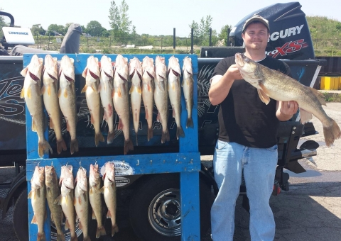 blue-dolphin-walleye-customer-2015-38