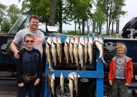 blue-dolphin-walleye-customer-2015-40