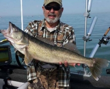 blue-dolphin-walleye-customer-2015-57