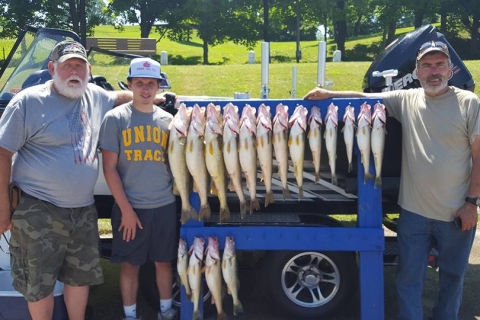 blue-dolphin-walleye-charter-customer-4