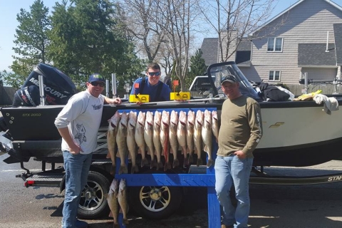 blue-dolphin-walleye-charter-customer-60