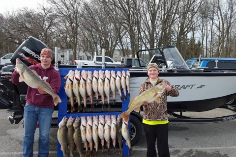 blue-dolphin-walleye-charter-customer-62